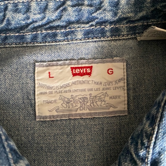 LEVI’S Denim Button Up, Youth Large - Picture 3 of 3